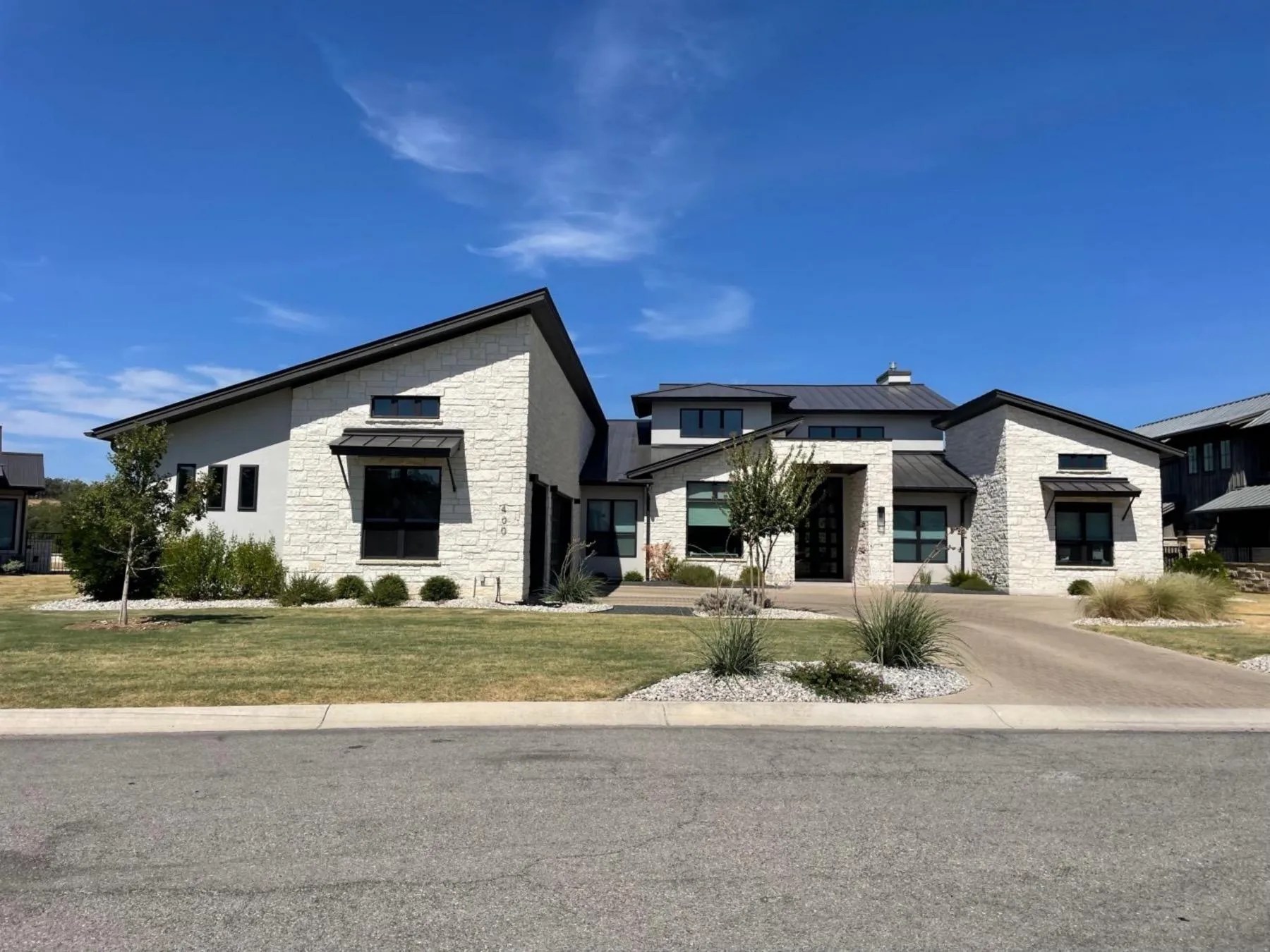 One-story luxury home in Wildwood at Caliterra, Dripping Springs TX